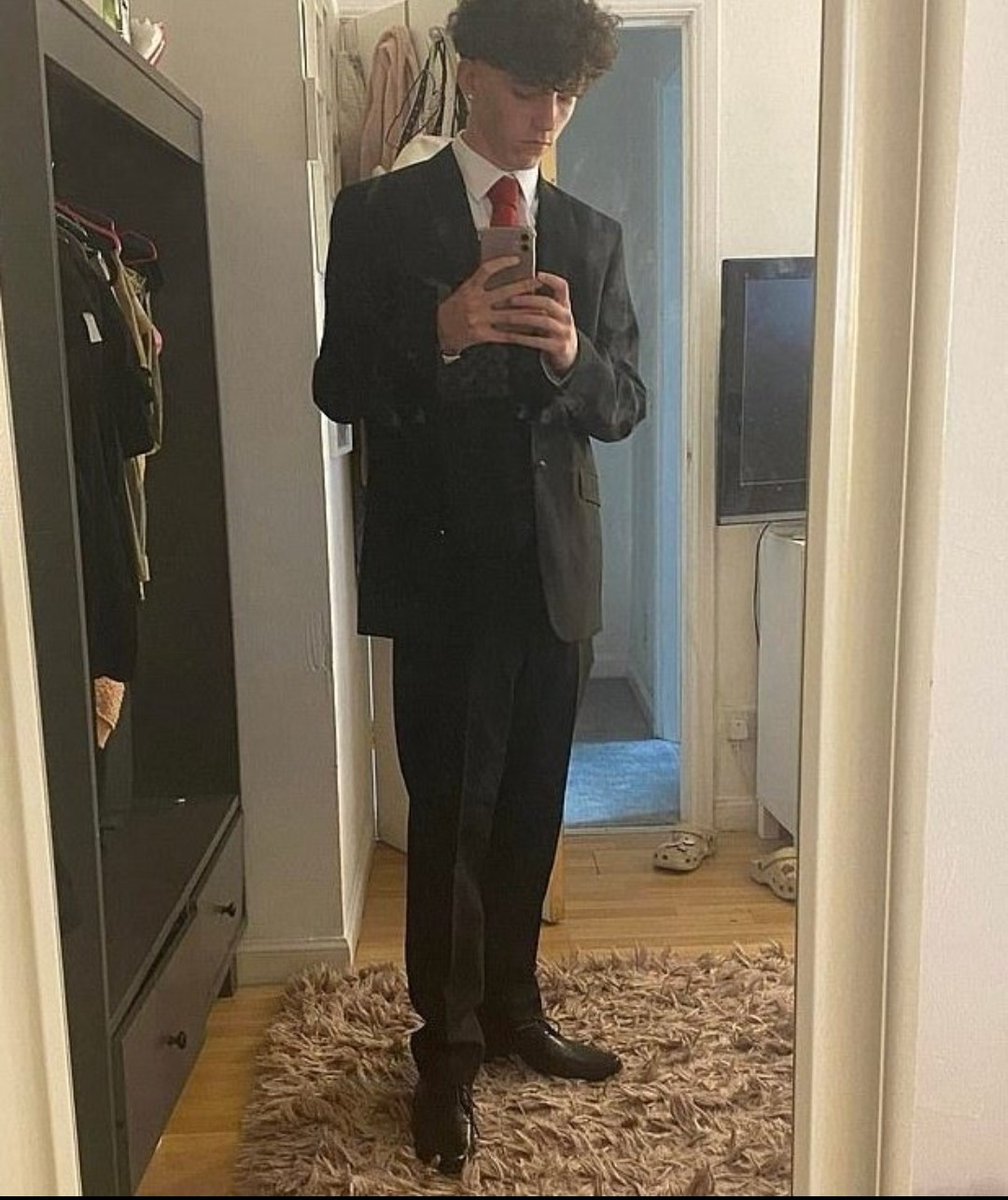 10MarXmen's tweet image. 🇬🇧 Young 17 year old Thomas Taylor murdered in a race hate crime, Bedford. 🇬🇧 

Last night, Bedford witnessed a horrific tragedy with the murder of 17-year-old Thomas Taylor, a talented and respected student from Bedford Academy. He was brutally stabbed near Greenhill Street bus…