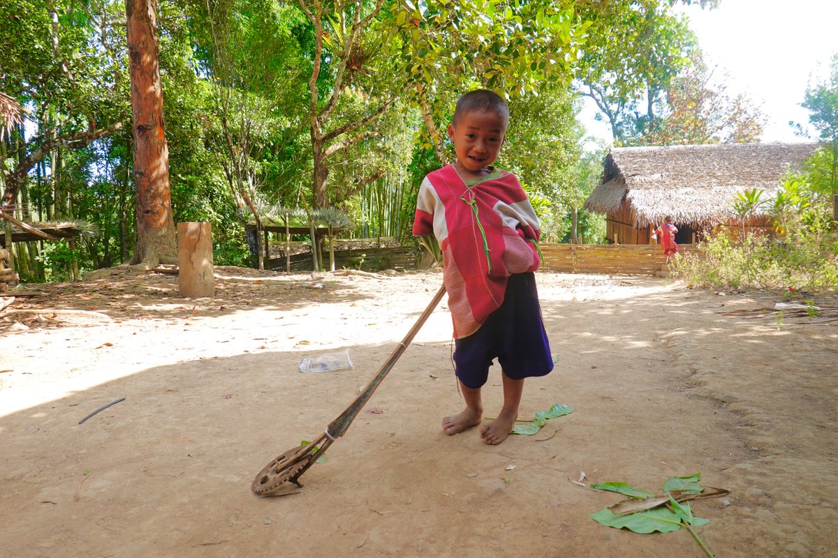 Resourceful use of old parts for a very entertaining toy.

#karenpeople #KawThooLei #KarenState #Burma #projectkare