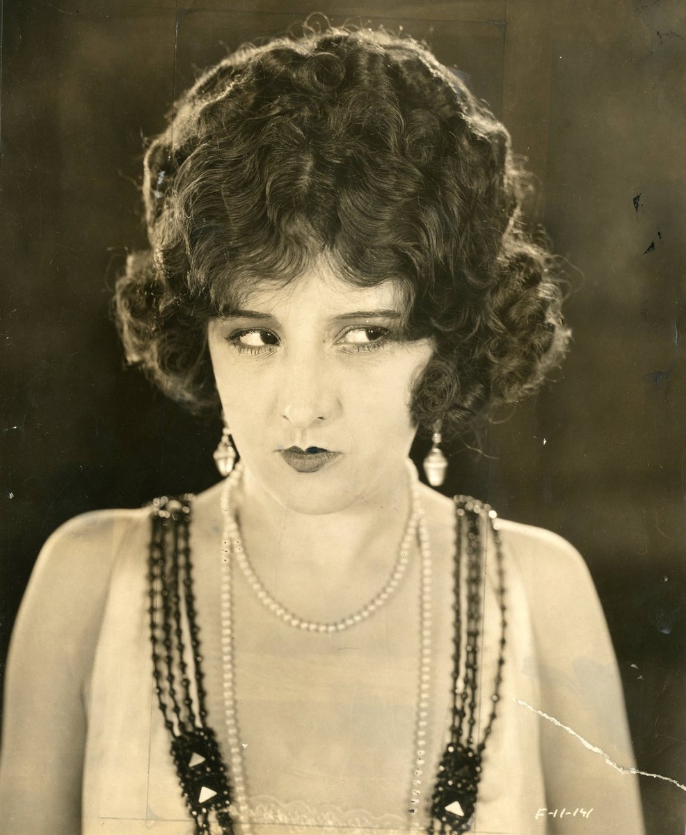 Actress Estelle Taylor divorces her husband of 13 years, Kenneth Malcolm  Peacock, so that she can marry her lover, boxer Jack Dempsey., image size:986x1200