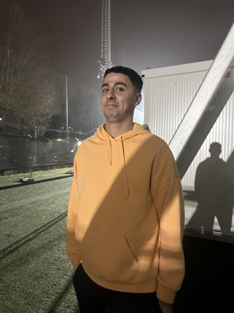 Un equipo de la kings Italia quiere fichar a Nadir. Acabo de ser testigo de ello. 😳 Está cara se le ha quedado a él 😳😂😂😂