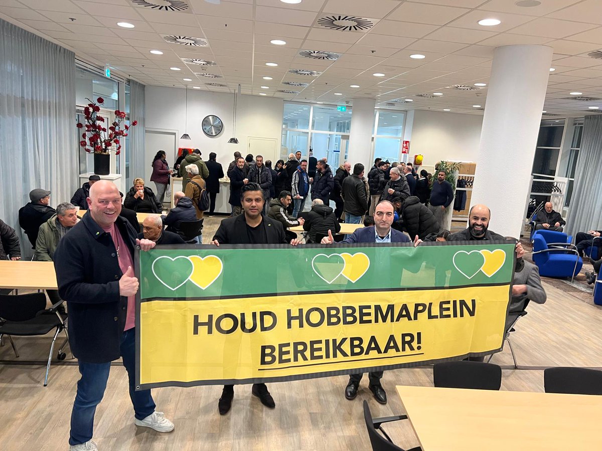 Houd Hobbemaplein Bereikbaar!

Dat is de boodschap van tientallen bewoners en ondernemers uit #Schilderswijk en #Transvaal. Er zijn nu 42 insprekers aanwezig in de raadzaal. Ons raadslid <a href="/JelleMeinesz/">Jelle Meinesz💚💛</a> wil de herinrichting van tafel geveegd hebben.