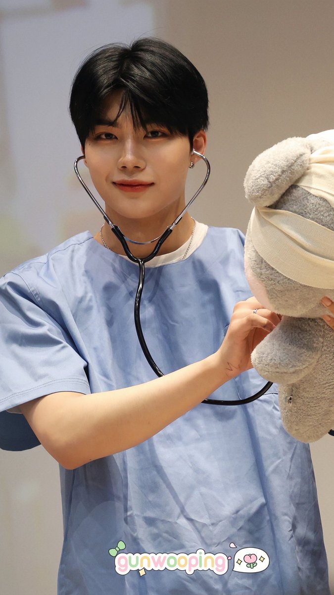 #HAPPYGUNWOOKDAY 🧸🎀 
 
우리 ⭐️별⭐️언제나 해복하길…✨

#스물한살의_건욱이도_여전히_사랑해
#21WintersWithGunwook
#박건욱 #PARKGUNWOOK #パクゴヌク #朴乾旭 #ZEROBASEONE #ZB1 #제로베이스원