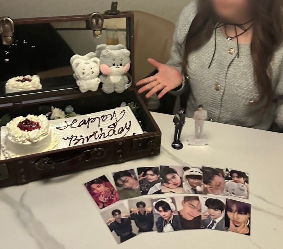 rwk_o5's tweet photo. 𝒉𝒂𝒑𝒑𝒚 𝒃𝒊𝒓𝒕𝒉𝒅𝒂𝒚 𝒈𝒖𝒏𝒘𝒐𝒐𝒌🩶⟡.·

 #스물한살의_건욱이도_여전히_사랑해
 #21WintersWithGunwook
 #HAPPYGUNWOOKDAY https://t.co/Rnl1MtLP5y