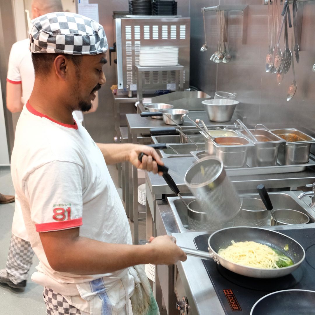 Cook_Valentine's tweet image. Induction cooking technology offers an ideal solution for smaller kitchens, providing a combination of efficiency, versatility, and practicality! To find out about our full range of Locher induction equipment, visit buff.ly/4g6SKha.