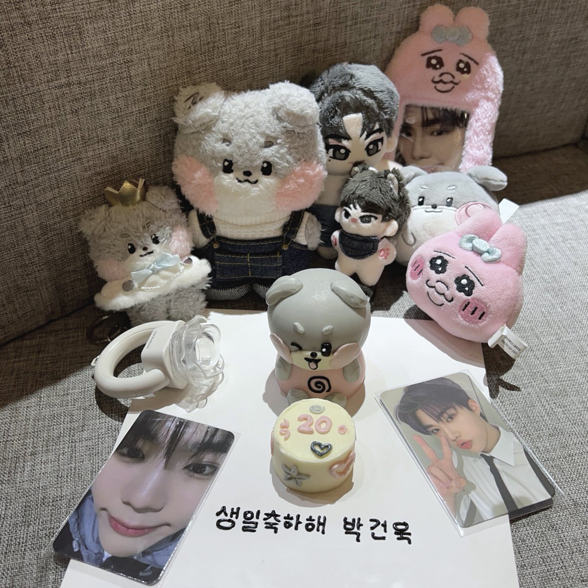 geonclouds's tweet image. 2025.01.10

⟡ ݁₊ . happy gunwook day ˚⋆౨ৎ ˖ ࣪⊹｡ 𖦹.˚

          귀여운 아기곰이 박건욱 ⭑ 생일축하해 .ᐟ
     항상 행복하고 즐거운 일만 가득했으면 좋겠당
    ㅅㄹㅎ ♡ྀི

ACE ALL-ROUNDER PARK GUNWOOK
#스물한살의_건욱이도_여전히_사랑해
#21WintersWithGunwook
#HAPPYGUNWOOKDAY