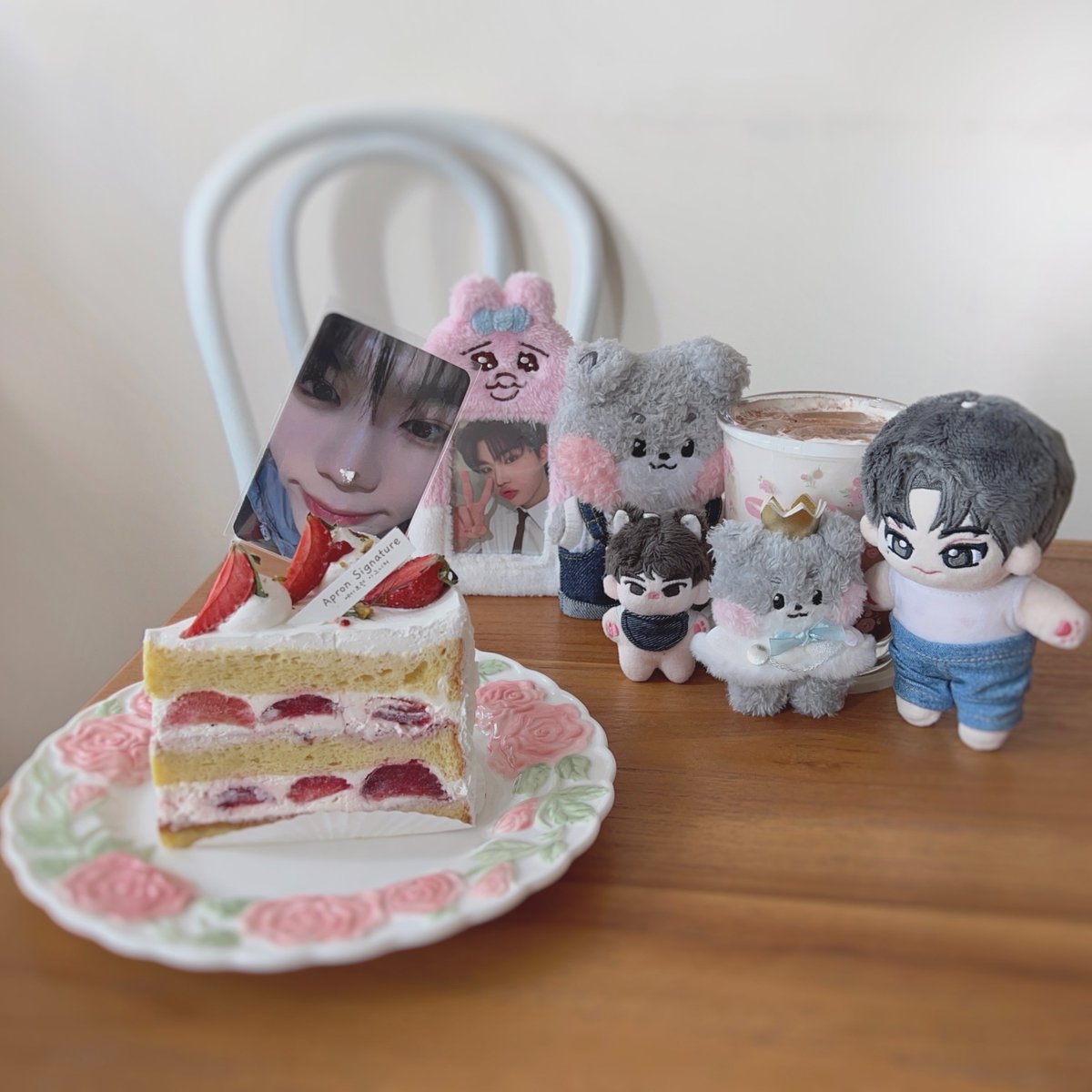 geonclouds's tweet image. 2025.01.10

⟡ ݁₊ . happy gunwook day ˚⋆౨ৎ ˖ ࣪⊹｡ 𖦹.˚

          귀여운 아기곰이 박건욱 ⭑ 생일축하해 .ᐟ
     항상 행복하고 즐거운 일만 가득했으면 좋겠당
    ㅅㄹㅎ ♡ྀི

ACE ALL-ROUNDER PARK GUNWOOK
#스물한살의_건욱이도_여전히_사랑해
#21WintersWithGunwook
#HAPPYGUNWOOKDAY