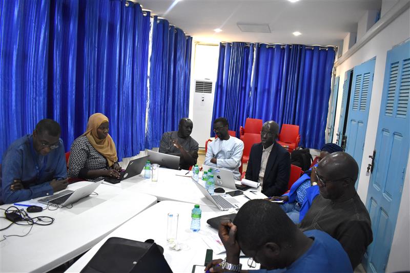 FAOSenegal's tweet image. #HappeningNow
🌿Réunion pour la #GrandeMurailleVerte du Sénégal🇸🇳
17 coordinateurs, experts et acteurs des projets #RIPOSTES, Dekkil Suuf et PAREC-CC se réunissent pour partager leurs plans de travail et renforcer la synergie d’action. 🌍🤝