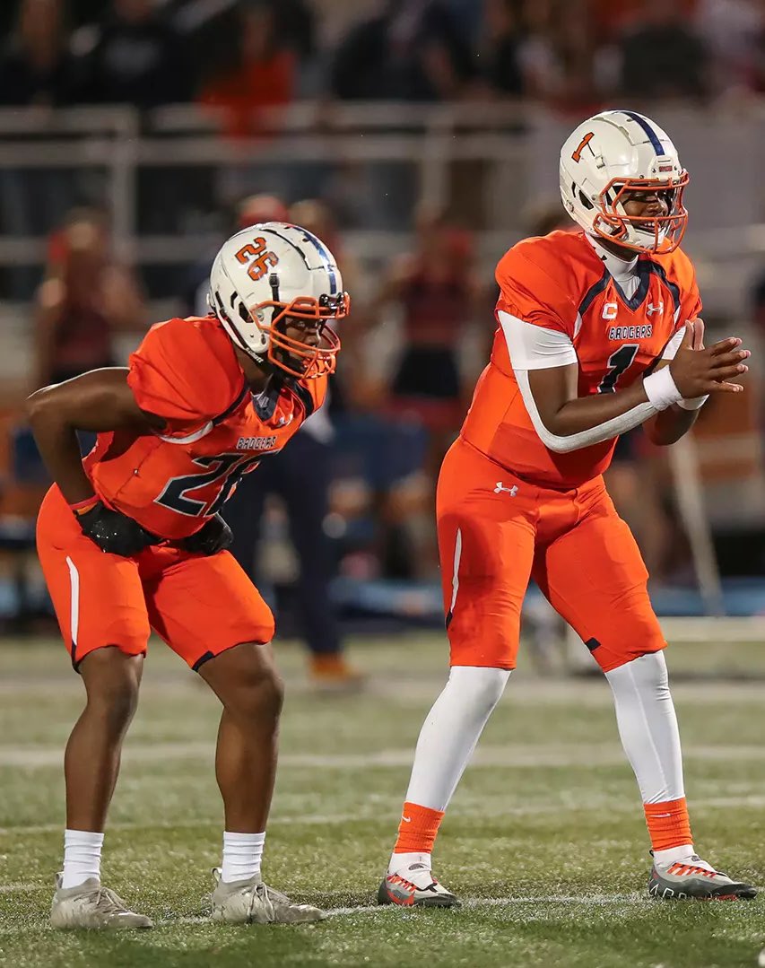 Extremely grateful for <a href="/SnowCollegeFB/">Snow College Badger Football</a> <a href="/ZacErekson/">Zac Erekson</a> for taking the time to meet with me yesterday and offer me an opportunity to play for the Badgers!
#GoBadgers <a href="/FredTaukeiaho/">Fred Taukeiaho</a> <a href="/ShumwayCameron/">Cameron Shumway</a>