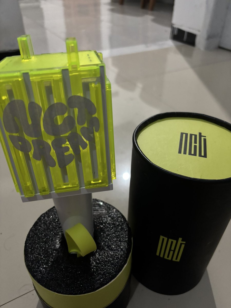 septifira's tweet photo. WTS // WANT TO SALE 
OFFICIAL LIGHTSTICK NCT V1 

✅ connect app smtown
✅ PERNAH dipake buat konser 
🍊ada oren 
💸 450k

📍Semarang 
t. wts wtb lighstick ls neobong NCT 127 DREAM https://t.co/UPAXHhIbIr