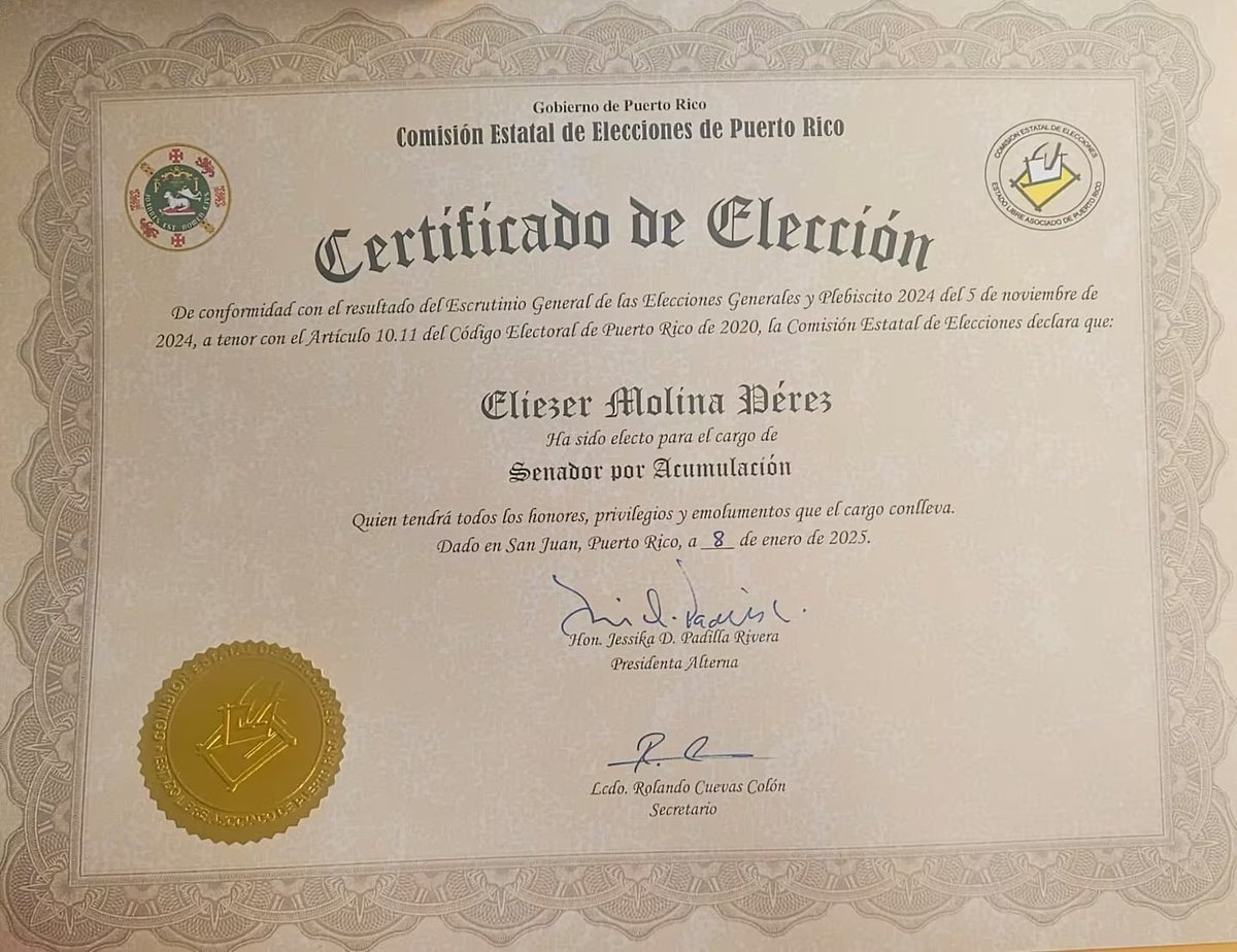 RobbyCortes's tweet photo. En un momento histórico, Eliezer Molina Pérez juramentó hoy como senador por acumulación.

Con 71,254 votos "write-in" en las pasadas elecciones, @EliezerMolinaPR se convierte en el primer legislador electo por nominación directa en la historia de #PuertoRico. (📸: @noticel) https://t.co/FkmRwHsLpL