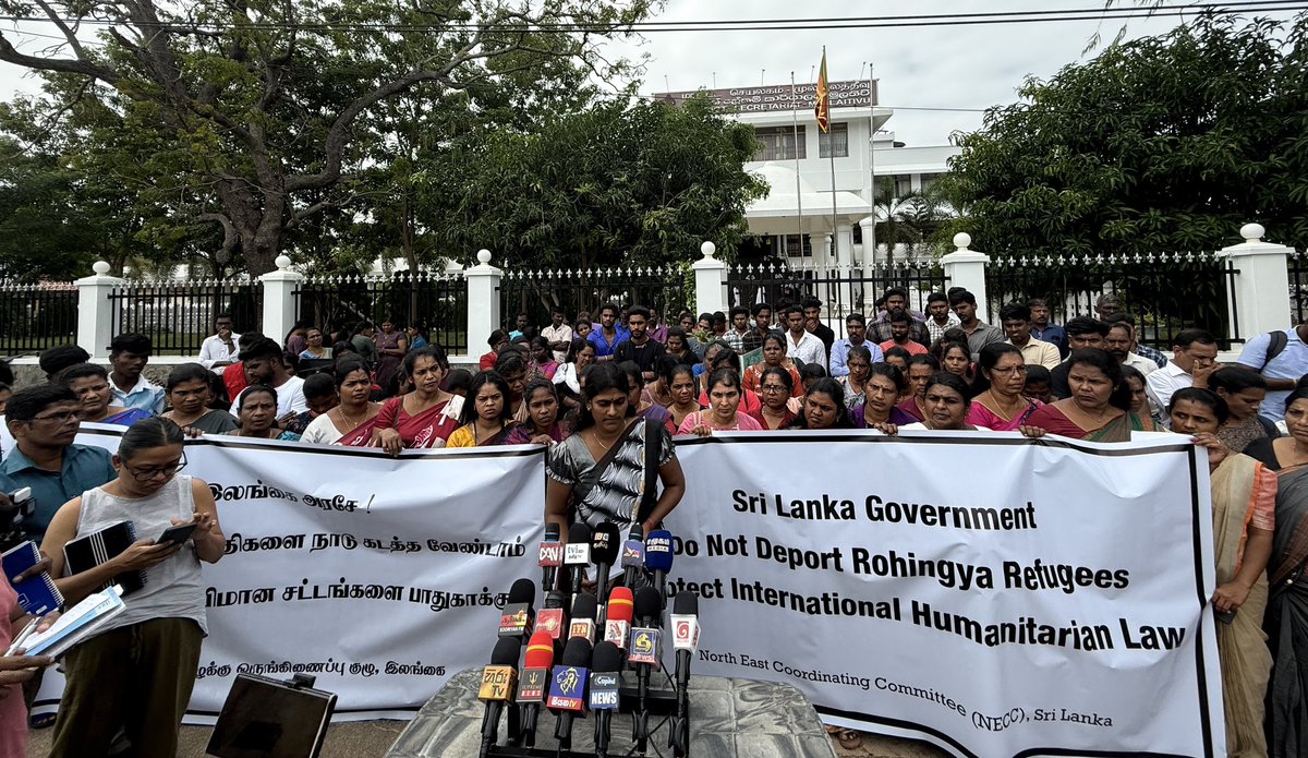 kumanan93's tweet image. A demonstration was held today in front of the Mullaitivu District Secretariat, urging that the #Rohingya #refugees who sought asylum in the Mullaitivu seas not be deported to their home country and calling on Sri Lanka to uphold international human rights laws. This protest was…