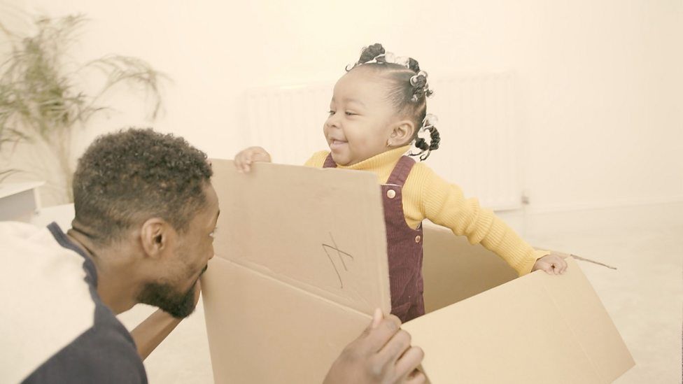 If you've still got any boxes kicking around from the festive period, check-out this cute video from Tiny Happy People for ideas about ways to play with boxes! buff.ly/4gMVFeT