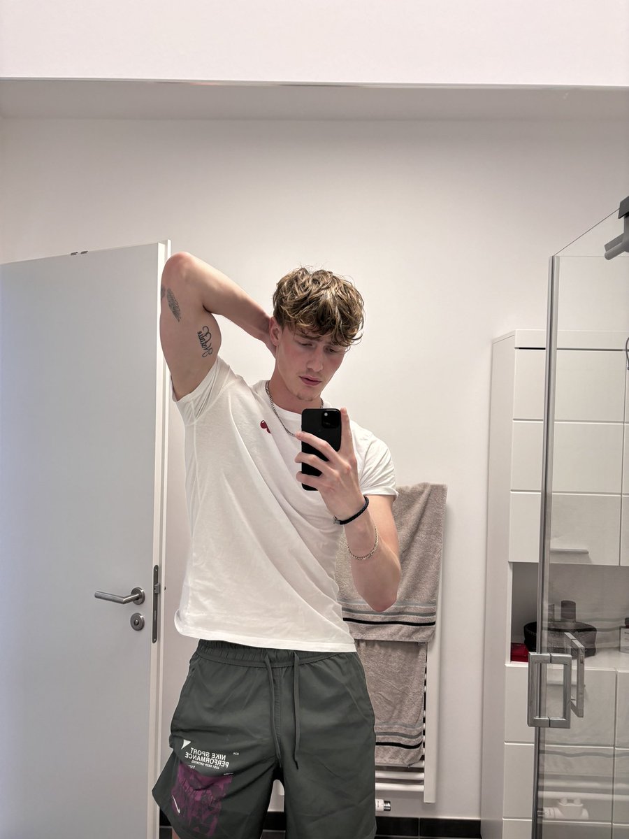 louraint0's tweet photo. rt if we should collab 👅
55% off, let’s chat im horny https://t.co/rDFTELjTNV