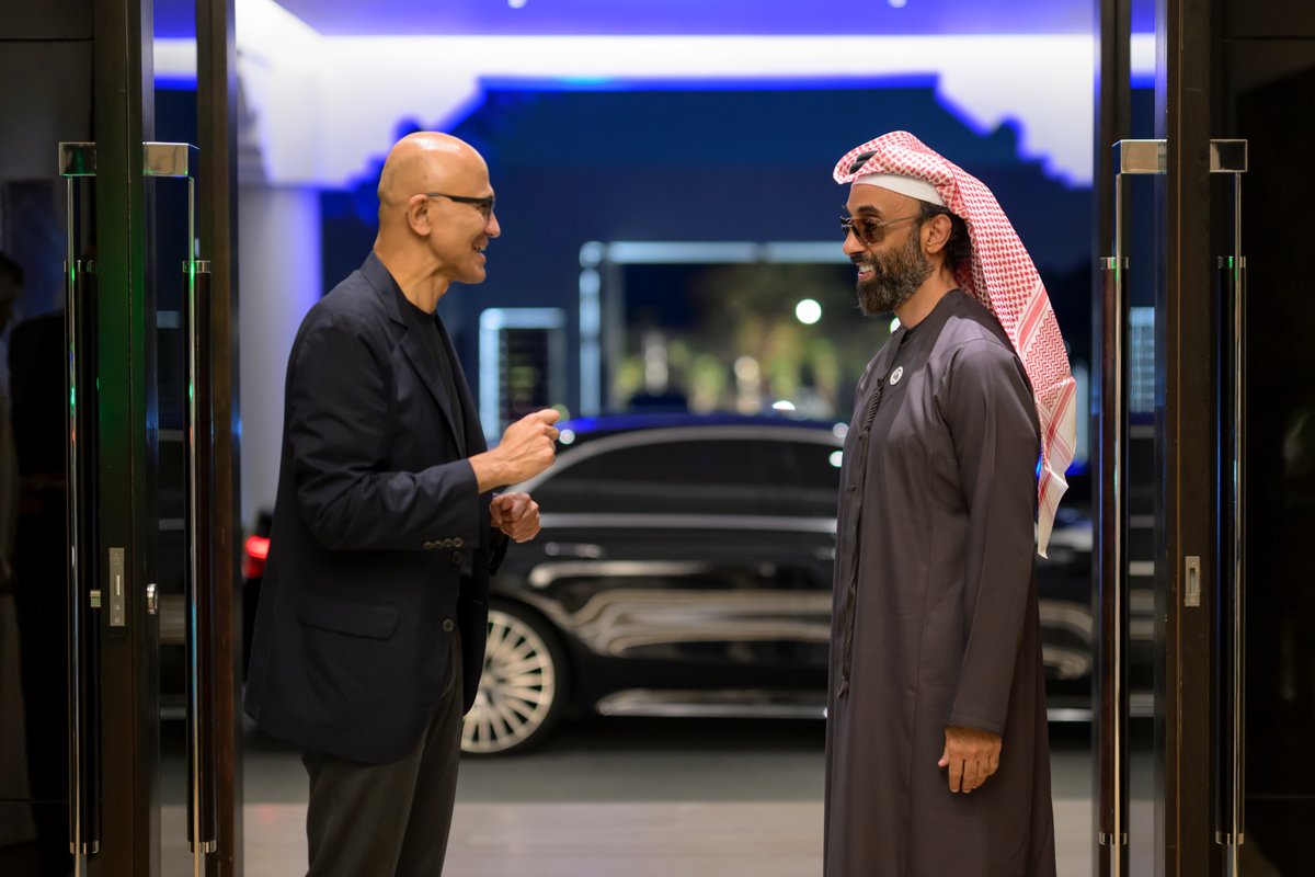 التقيت ساتيا ناديلا الرئيس التنفيذي لشركة مايكروسوفت حيث ناقشنا التطورات في مجال الذكاء الاصطناعي ودور مايكروسوفت المحوري في تعزيز الابتكار وتطوير البنية التحتية الذكية. إن الاستثمار في التكنولوجيا والتعاون مع الشركات التقنية العالمية مثل مايكروسوفت يساهم في خلق بيئة عمل فعالة