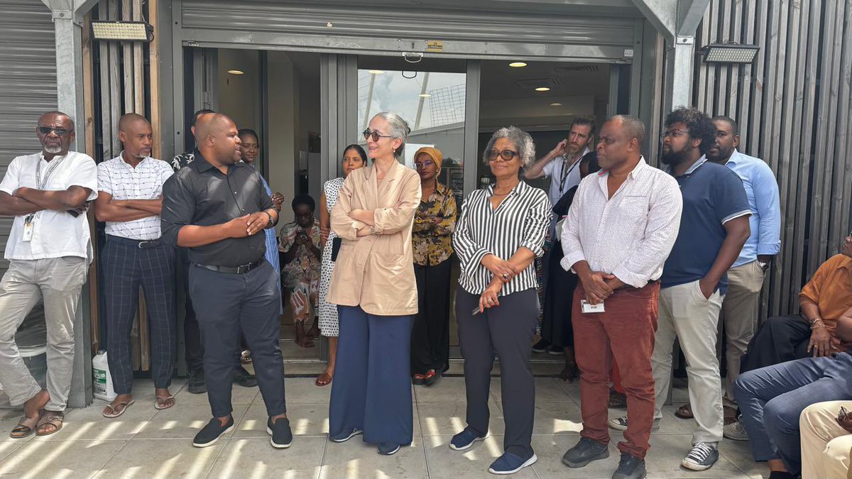 .<a href="/DelphineErnotte/">Delphine Ernotte Cunci</a>, présidente de France Télévisions, est à Mayotte ce jeudi pour rencontrer les équipes de Mayotte La 1ère après le passage du cyclone #Chido. Elle est accompagnée de la directrice des Outre-mer, <a href="/SylvieGengoul/">Sylvie Gengoul</a>, pour apporter soutien et solidarité aux salariés.