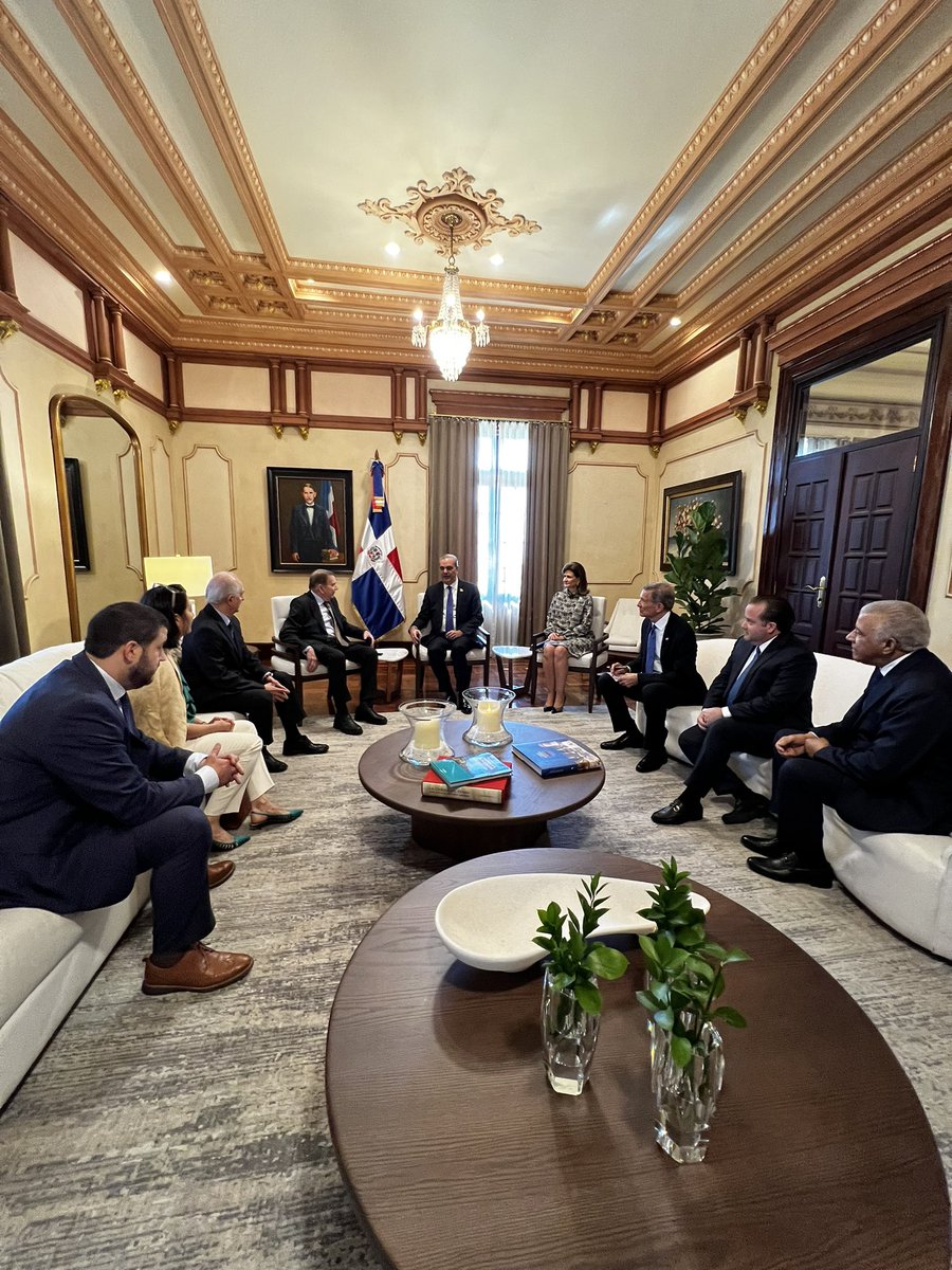 Edmundo González (@edmundogu) on Twitter photo Con el presidente de República Dominicana, Luis Abinader <a href="/luisabinader/">Luis Abinader</a>, en el Palacio Nacional Con el presidente de República Dominicana, Luis Abinader <a href="/luisabinader/">Luis Abinader</a>, en el Palacio Nacional