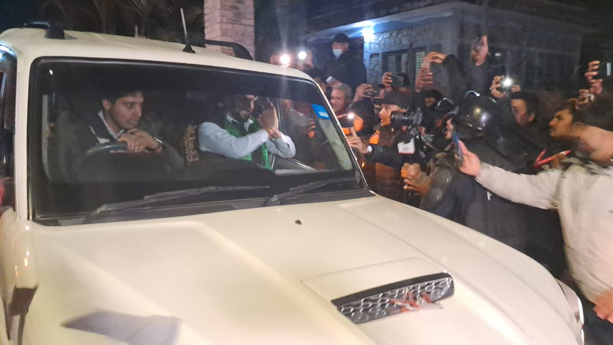 NAYA_PATRIKA's tweet photo. ८४ दिनपछि हिरासतबाट छुटे रवि लामिछाने ! https://t.co/Is26lk8Gh7