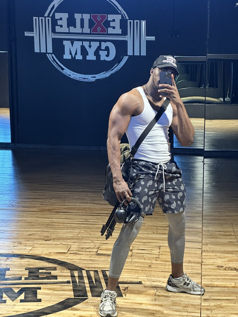 ChosenUn0__'s tweet photo. Back & Shoulders today…video loading.
Album dropping this summer 25’ #Trained2Go https://t.co/aV96rLhz0A