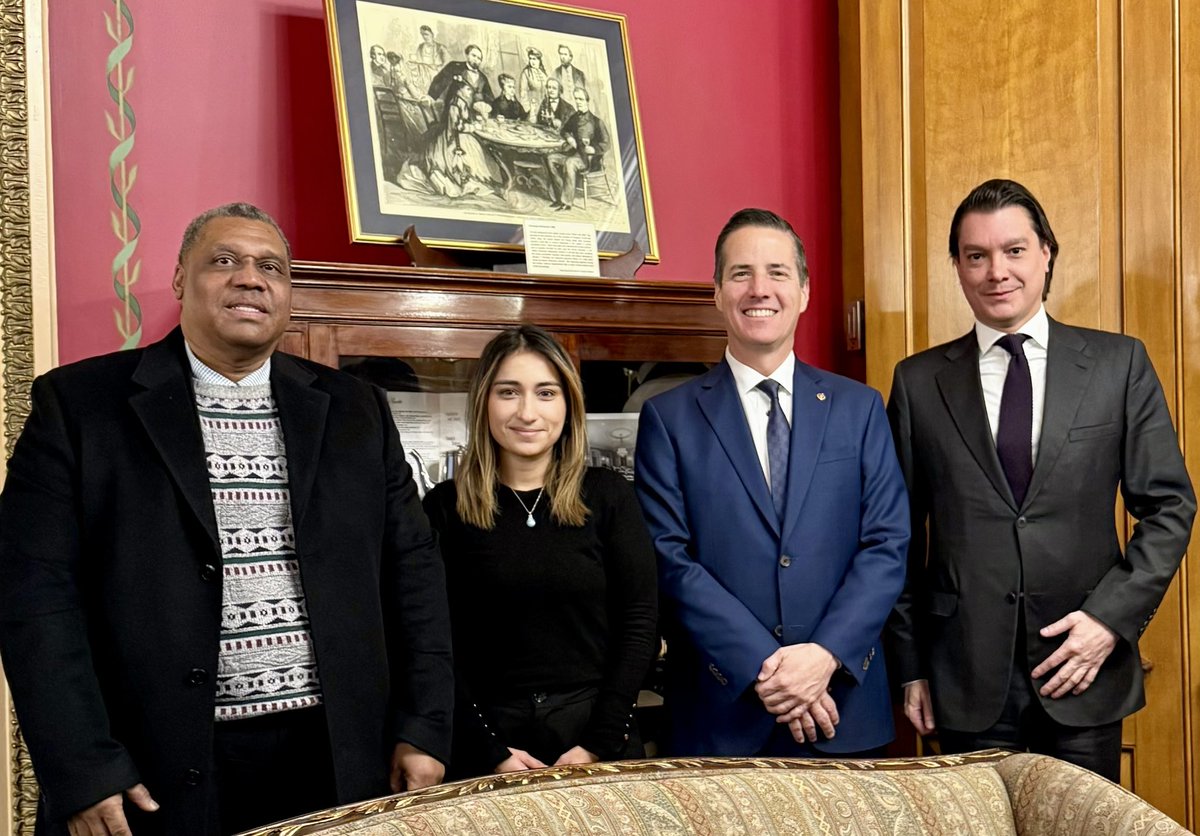 Agradecimiento con el senador <a href="/berniemoreno/">Bernie Moreno</a> por conversación sobre temas fundamentales relación EE.UU. Colombia: política de drogas, migracion, inversiones empresariales. Senador será fundamental en la nueva etapa de relaciones entre los dos países. <a href="/laurisarabia/">Laura Sarabia</a> <a href="/petrogustavo/">Gustavo Petro</a>