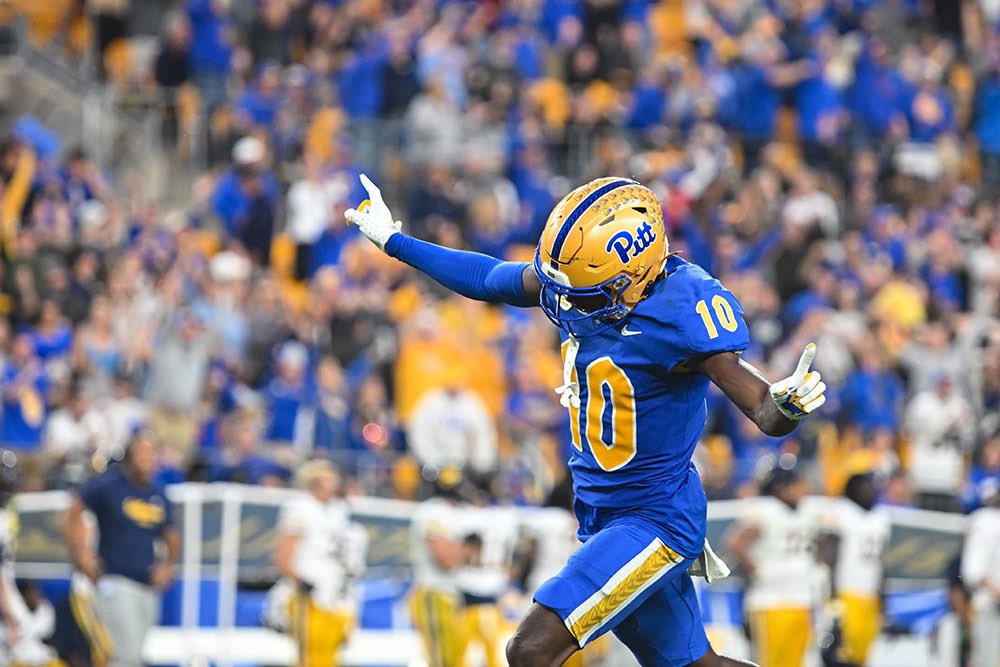 __CoachRod's tweet photo. 🚨 @ElsikFootball c/o 2026 ATH Reilarean “Speed” Phillips @PReilarean earns an offer from The University of Pittsburgh‼️ (@Pitt_FB) 🚨

#RecruitTheRams 💪🏾🐏 https://t.co/xJyk0hL5zK