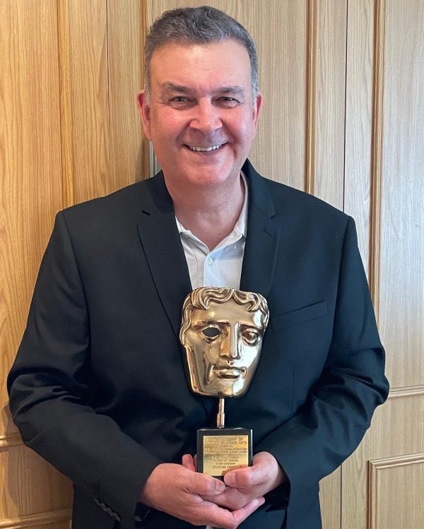 PhilMealey's tweet image. 🎬 THANK YOU to everyone who’s signed up to my 8-Week Scriptwriting Courses so far, starting this Feb!

📸 Here’s me with my #BAFTA—a reminder that every story starts somewhere.

🎁 45% off Script Reviews for attendees!

📍 Limited spots: philmealey.com

#Scriptwriting