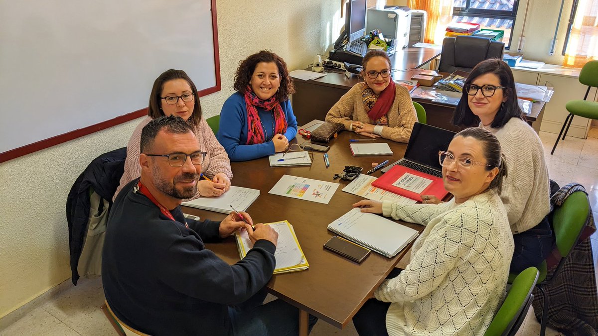 CEIP_SANCRIS's tweet photo. Seguimos avanzando en el pilotaje del programa #incluyo de @inclusivarm ❤️
Nos visita Lucía Robles del Equipo Específico de Dificultades de Aprendizaje con un magnífico despliegue de recursos #Madraza
Gracias 💖
#SomosSanCris
#SomosTribu https://t.co/QDs35dYnJc