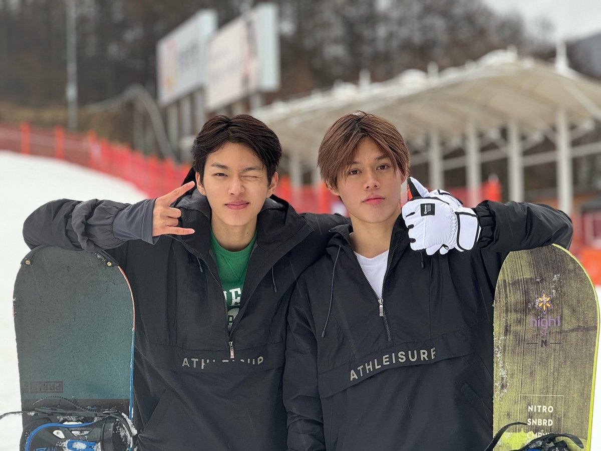 GHOST9OFFICIAL's tweet photo. 모든 걸 믿고 털어놓을 수 있는 유일한 사람 My Bro HBD🎉
덕분에 많이 의지하고 힘을 얻어가요 고맙습니다~
올리고 싶은 사진은 터무니 없이 많지만 웃긴 사진이 태반이라 나만 갖고 있겠음 

그리고 요즘 부쩍 거짓말이 늘었는데 거짓말 하면 웃긴 사진 뿌릴게요 ㅎ

#LEEJINWOO #이진우
#HBD_PRINCE
#GHOST9 #고스트나인