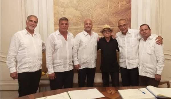 El día 6 cumplió años nuestro hermano boricua Oscar López, encarcelado en #USA durante 36 años, quién fue ejemplo e inspiración para #LosCinco en nuestros peores momentos. Desde acá le enviamos las felicitaciones de quienes lo admiran y aprecian. #Cuba #CDRCuba #SomosDelBarrio