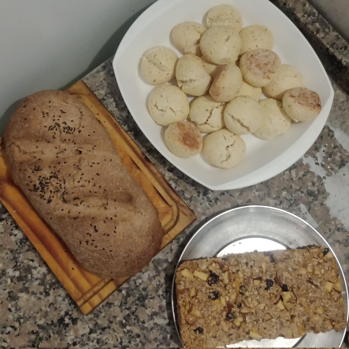Agus_Coriaa's tweet photo. Ayer 7 de enero comenzó mí objetivo de  aprender a hacer panificados, bien hechos. 
El pan me quedó salado. Seguiremos en la investigación https://t.co/gHfR6DcJd6