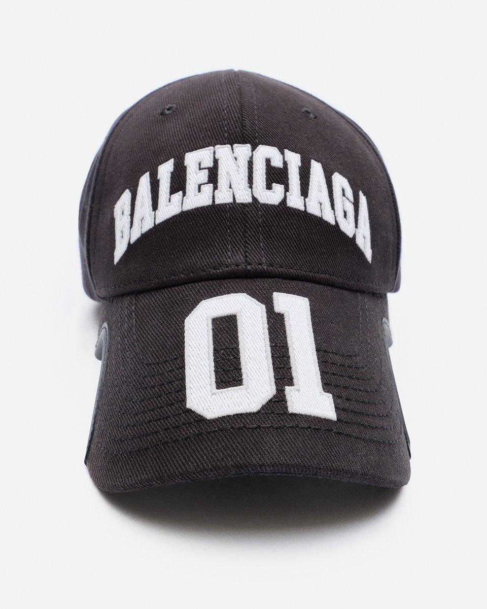 HYPEBEAST's tweet photo. Balenciaga takes it to the hardwood with its latest collection 🏀 https://t.co/MsZvZEha02