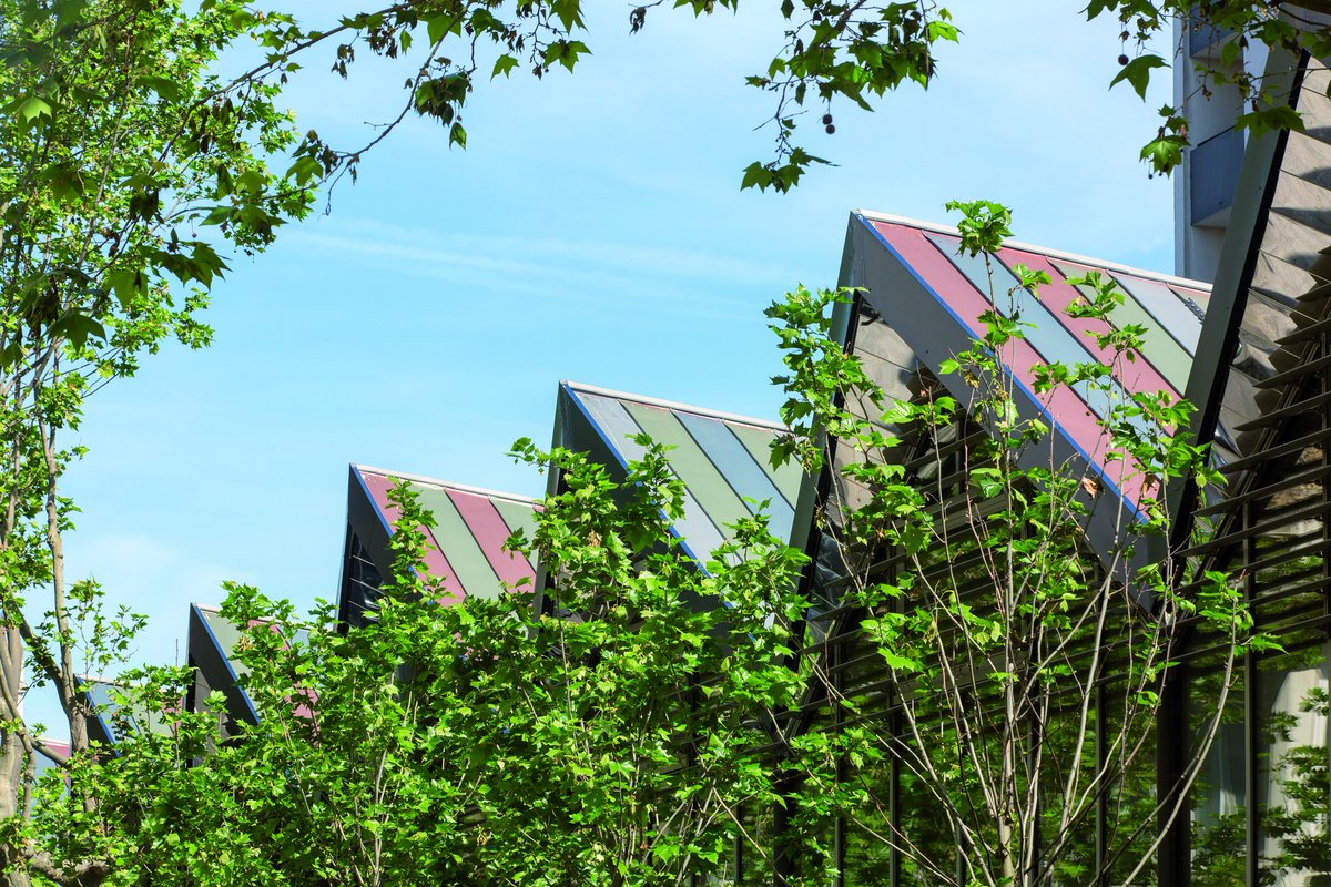 France: the Market hall in Asnières-sur-Seine shines with its unique design! Designed by Filippini Architecte. 
PIGMENTO® blue, red and green add a touch of colours and character to this modern building.
#roof #PIGMENTO #VMZINC #standingseam #architecture #innovation #UrbanDesign