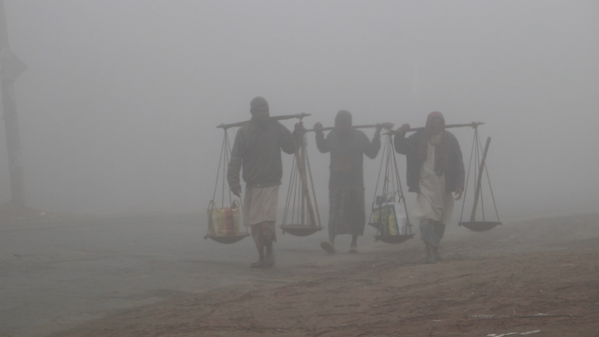 শৈত্যপ্রবাহের কবলে নওগাঁ, তাপমাত্রা ৯ ডিগ্রির ঘরে
