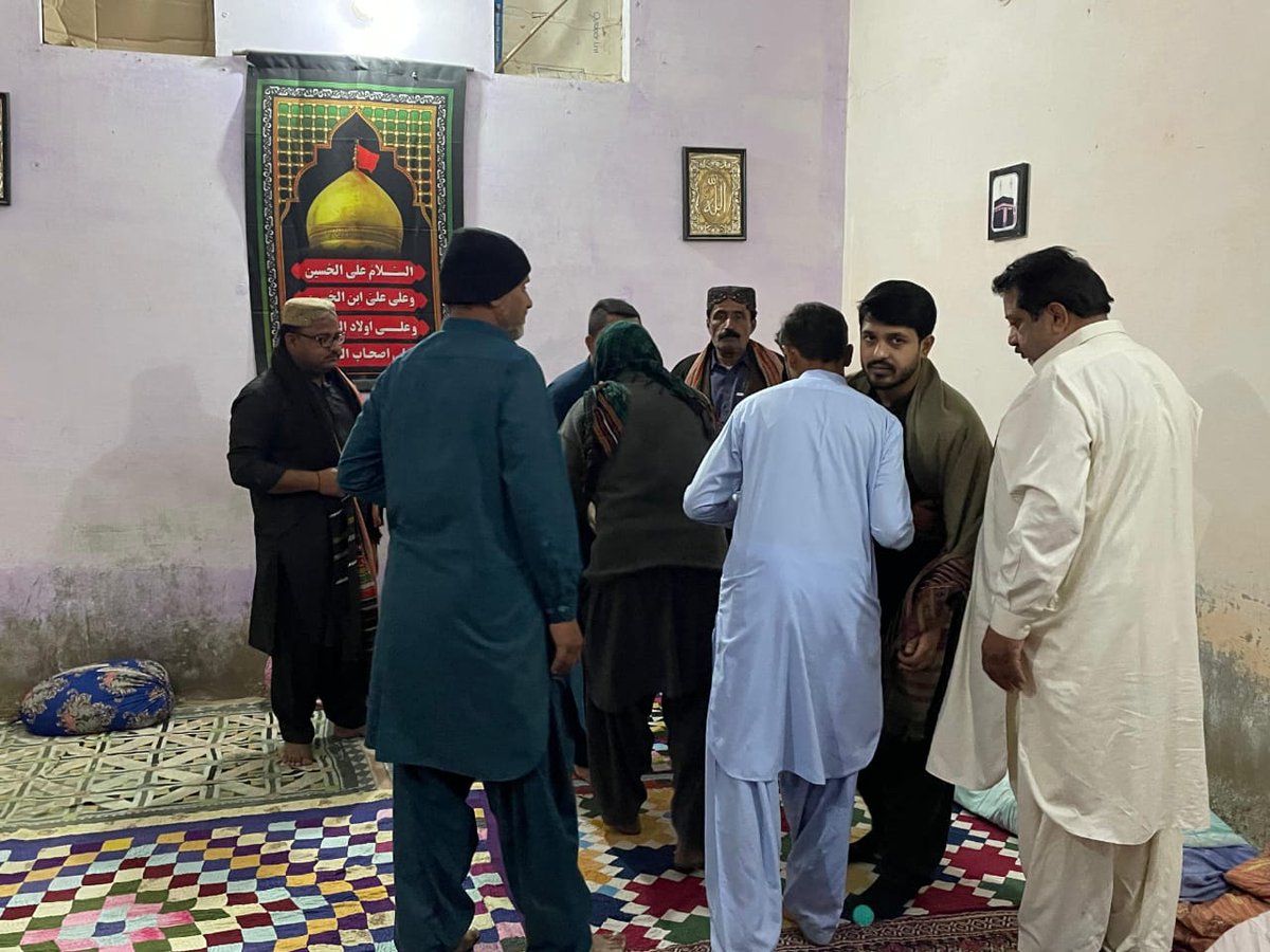 Zohaibvighio99's tweet photo. حیدرآباد: وزیر اعلی سندھ کے معاون خصوصی براۓ خوراک عبدالجبار خان کے صاحبزادے شناور عبدالجبار خان نے یونین کونسل 97 گوٹھ نبی بخش پنہور میں وڈیرو خدا بخش پنہور سے انکی ہمشیرہ کے انتقال تعزیت کی۔

اس موقع پر وائس چیئرمین خان محمد اور دیگر معززین بھی موجود تھے۔

#ShanawarKhan https://t.co/FSEEnq5ntY