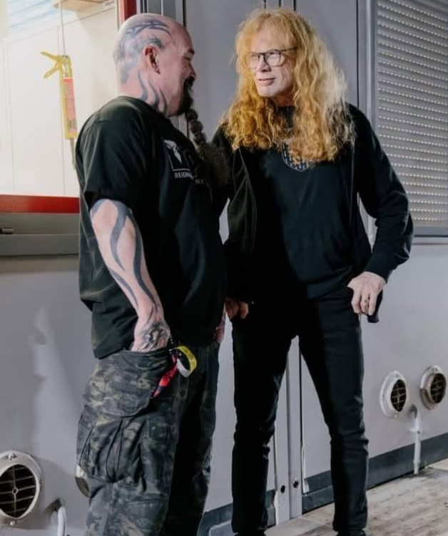 “Mustaine é legal, mas é um daqueles caras que não consegue evitar de meter os pés pelas mãos. Fico uns 20 minutos perto dele e saio antes que as coisas se tornem desconfortáveis". Kerry King ao Lipps Service With Scott Lipps.