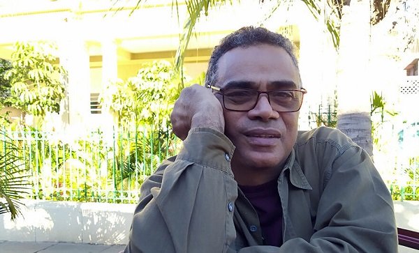cineastascuba's tweet photo. Como toda figura que tanto tiempo entrega al cine, desde una posición de activismo y autoridad, no estuvo ajeno a polémicas y controversias. La ACC, grupo al cual también perteneció, siente su temprana pérdida, cuando tenía varios proyectos en ejecución. https://t.co/mRErdL0tdN