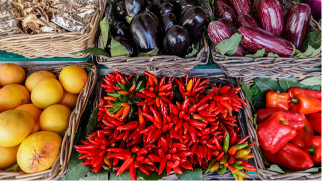 Start the year right &amp; make healthy eating a year-round habit! 🌱🍎 Diversify meals, practice good food hygiene &amp; boost nutrition with <a href="/FAO/">Food and Agriculture Organization</a> tips. 

Discover 6 healthy habits for better well-being:
📖👉bit.ly/4haWjTh

#BetterNutrition #BetterLife