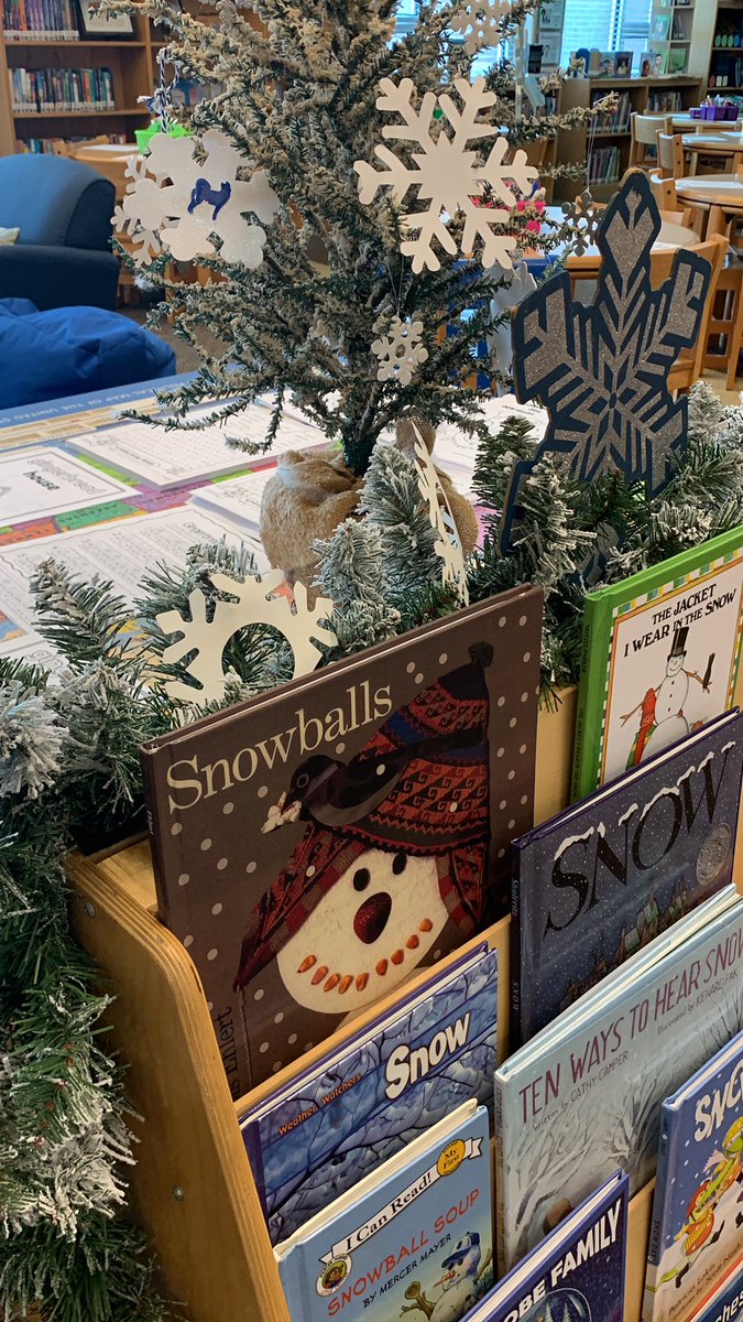 AnEducator's tweet image. We are ready to read and watch the snow. ❄️☃️❄️ #DHEReads #SPSReadtosuceed @DHElementary @DHELibrary @officialSPS