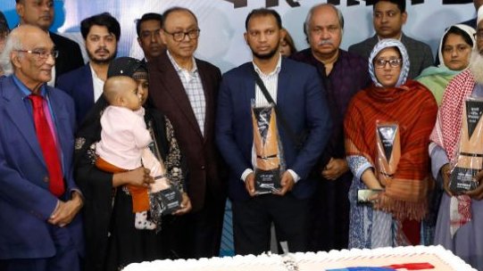 শহীদ ৫ সাংবাদিকের পরিবারকে কোটি টাকা সহায়তার ঘোষণা দিল বসুন্ধরা