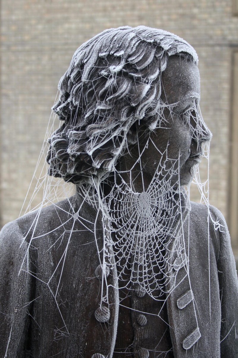 It's a frosty start to term for all our pupils this week so today's #throwbackthrusday is this very cinematic picture of William Wilberforce's statue in the frost from a few years ago! 🥶