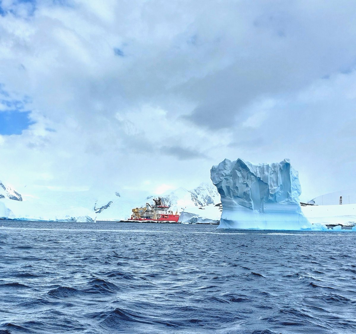 🆕On 20th December members from BIOPOLE travelled to Rothera Research Station!  🇦🇶

The article discusses aspects like freshwater inputs and other fieldwork. 🌊 

Read the article here ⬇️
biopole.ac.uk/2025/01/09/bio…