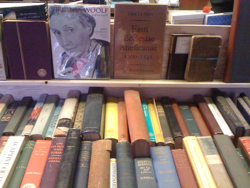#TrinityBooksale Feb. 11-13th
The 32nd annual Trinity Secondhand Booksale opens at 12.00 noon on Tuesday 11th February 2025 in the Exam Hall, Front Square, Trinity (admission €3.00).  
The globally renowned auction of rare books will take place at 5.30pm. tcd.ie/sustainability…