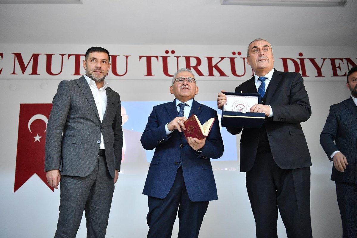 MelikgaziMEM's tweet photo. Kayseri Büyükşehir Belediye Başkanı Sayın  Doktor Memduh Büyükkılıç ve İlçe Milli Eğitim Müdürümüz Hacı Kaya,  Celal Bayar Anadolu lisesi öğrencileri ile bir araya geldi. Başkanımız ve Müdürümüz  Öğrencilerle sohbet ettiler. https://t.co/paAgOYVffe