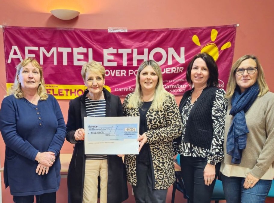 collège Font de Fillol (@ce_fontdefillol) on Twitter photo Remise officielle des dons récoltés pour <a href="/Telethon_France/">AFM-Téléthon</a>
Merci à tous pour votre générosité
<a href="/CE_FontdeFillol/">collège Font de Fillol</a> <a href="/6fourslesplages/">Ville de Six-Fours les Plages</a>
#solidarité #parcourscitoyen Remise officielle des dons récoltés pour <a href="/Telethon_France/">AFM-Téléthon</a>
Merci à tous pour votre générosité
<a href="/CE_FontdeFillol/">collège Font de Fillol</a> <a href="/6fourslesplages/">Ville de Six-Fours les Plages</a>
#solidarité #parcourscitoyen