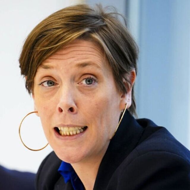 Highwayman114's tweet image. Is it just me?