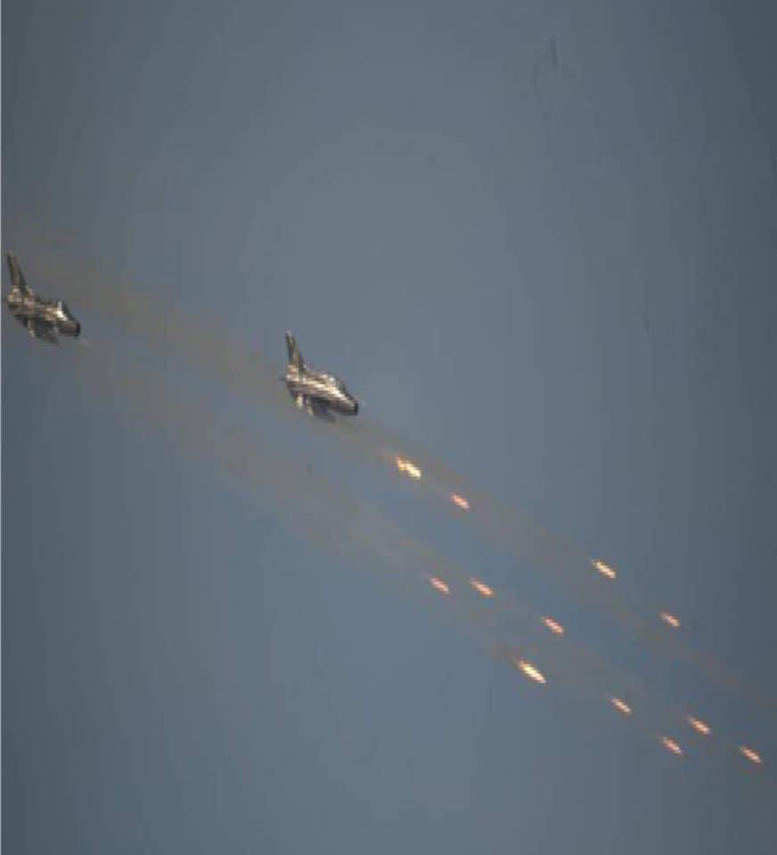 BenefitNews24's tweet photo. Breaking: According to officials, an #armyairstrike on a village in #westernMyanmar killed roughly 40 people and injured at least 20 more.
#Myanmar #Ethnicgroups #HumanRightsViolations https://t.co/1j4sM5yuqN