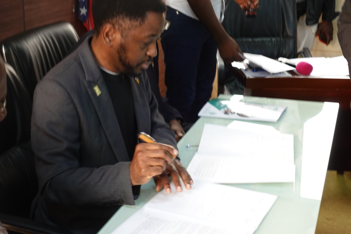 AcaExper's tweet image. ACAEXPERTISE franchit une étape majeure dans la professionnalisation des consultants Africains !

Une convention de partenariat a été signée entre ACAEXPERTISE, représentée par son DG, ADOTÉ Didier AKUE, et ICT-UNIVERSITY, représentée par le Pr Victor MBARIKA, PCA de la Fondation