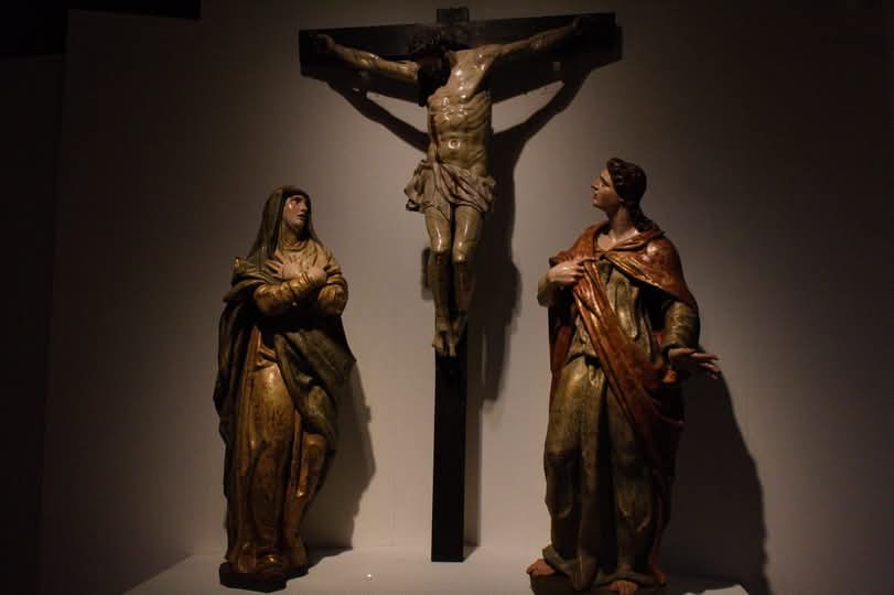 las esculturas qué influyeron en el estilo manierista de la primera etapa de gregorio fernández, el calvario del ático del desaparecido retablo de la iglesia del convento de San Diego de Valladolid