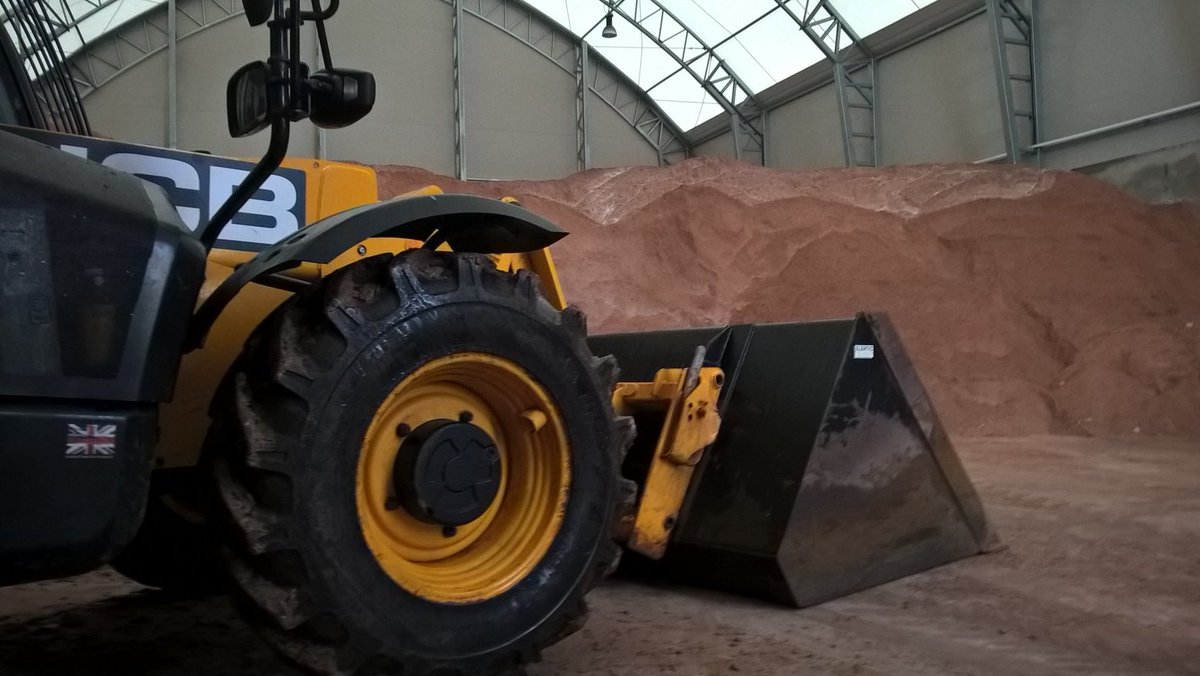 Our gritting teams will be out again at 2 am on Friday, treating priority routes to keep roads safe. We’ll continue to monitor conditions and respond as needed. For more info about how we manage Trafford roads in winter, visit: trafford.gov.uk/roads-highways…