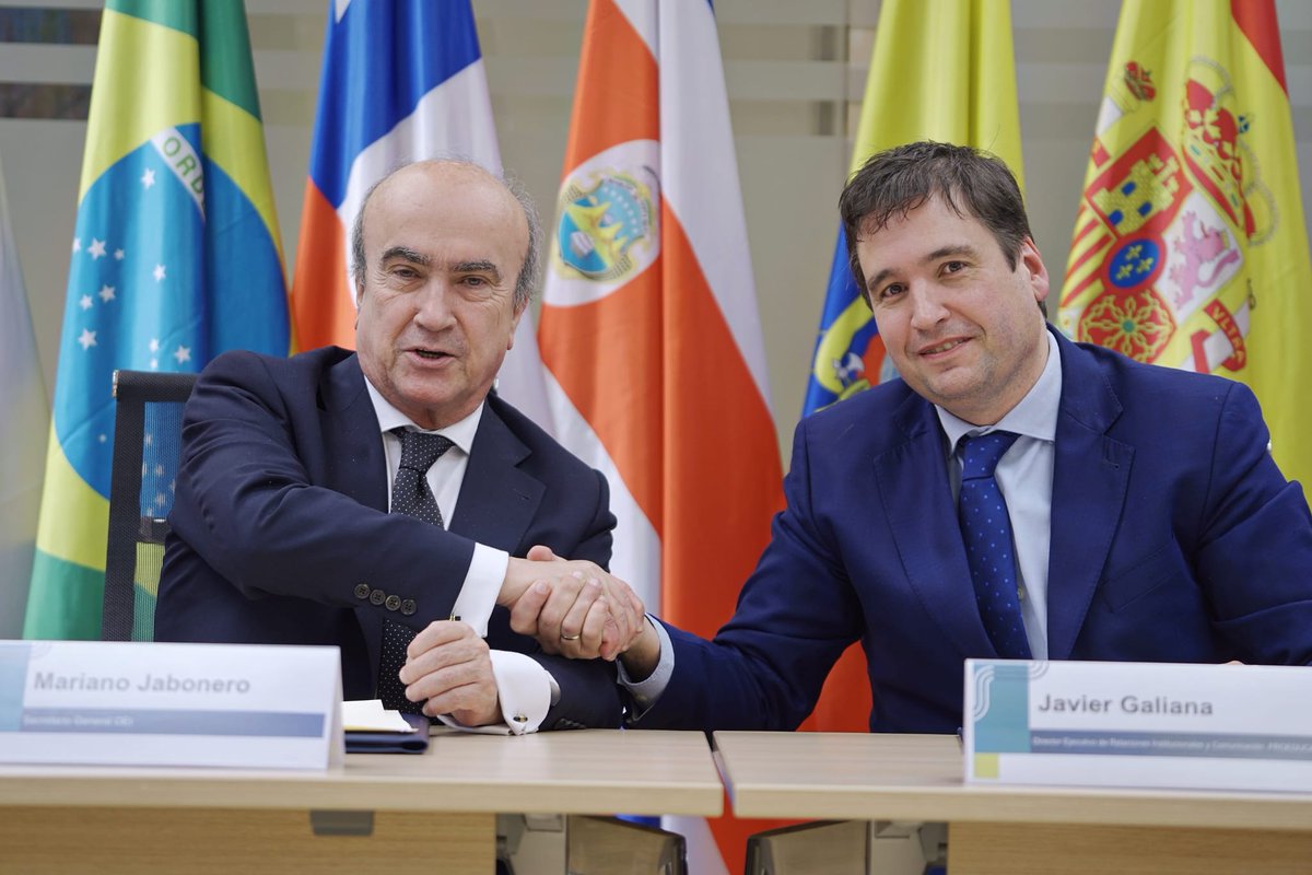 🆕📍🌎  En la sede de OEI, ¡@EspacioOEI y <a href="/UNIRuniversidad/">Universidad Internacional de La Rioja (UNIR)</a> presentan una nueva convocatoria de 4⃣4⃣0⃣ #becas para estudiantes iberoamericanos!

🎙️ Con Mariano Jabonero (<a href="/JaboneroOEI/">Mariano Jabonero</a>), secretario general de la Organización de Estados Iberoamericanos para la Educación, la Ciencia y