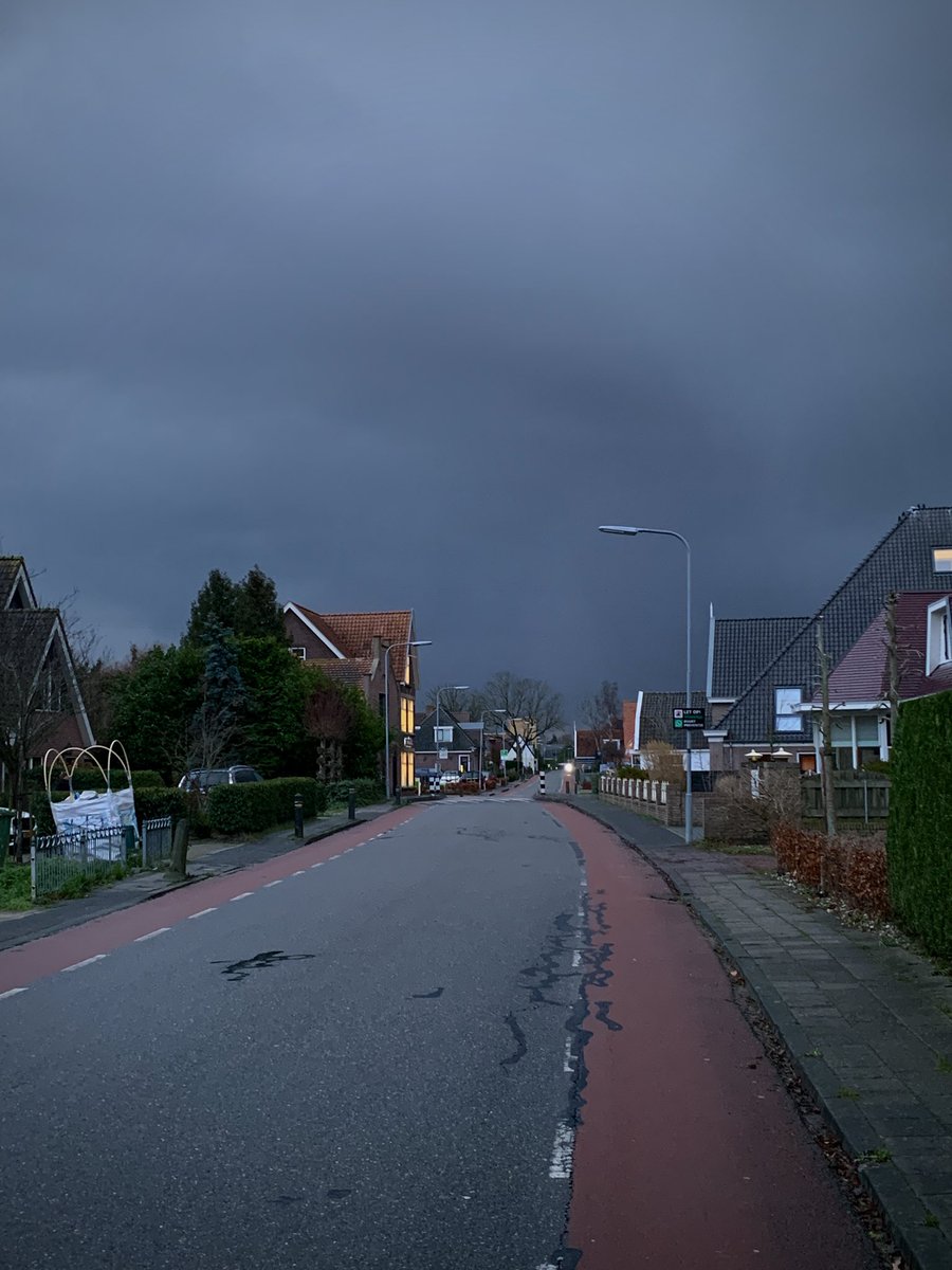 meitje01's tweet photo. @Margreeth0_0 @buienradar @StormHour @WilliamHuizinga @whoebert Hier bepaald geen feest ☔️ ❄️
#natpak https://t.co/HqtcstI9N6